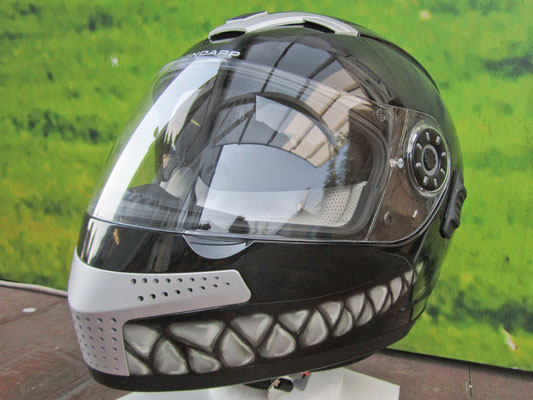 Helm mit Zähnen - Digitaldruck