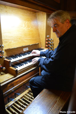 Michel Robert (organiste titulaire de l'orgue de St-Donat) lors de son concert du 2 Août 2017