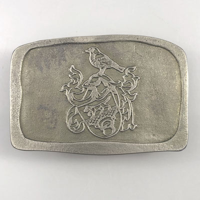 Individuell angefertigte Gürtelschnalle / Buckle mit Wappen. Massives Messing mit antik vernickelter Oberfläche, hergestellt im Sandgussverfahren. - schnallenkunst