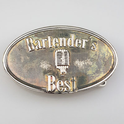 Anfertigung von Gürtelschnalle / Buckle nach Kundenwunsch mit Logo Mikrofon und Bandname. Echte Handarbeit aus massivem Messing mit vernickelter Oberfläche in Antik Optik. - schnallenkunst
