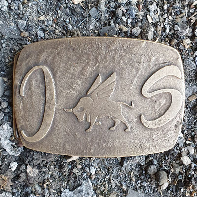 Anfertigung einer einzelnen individuellen Gürtelschnalle / Buckle als Geburtstagsgeschenk. Handarbeit aus massivem Messing mit patinierter Oberfläche. schnallenkunst
