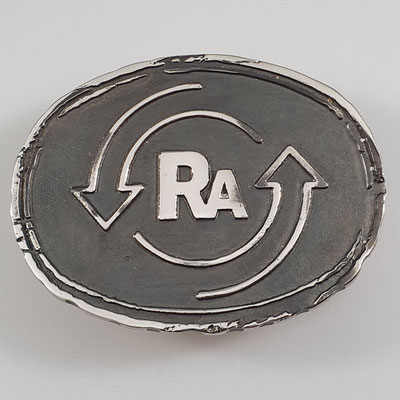 Gürtelschnalle / Buckle mit Firmenlogo, individuell angefertigt nach Kundenwunsch. Sandgussverfahren (Handarbeit) aus massivem Messing mit Oberfläche in Nickel antik. - schnallenkunst