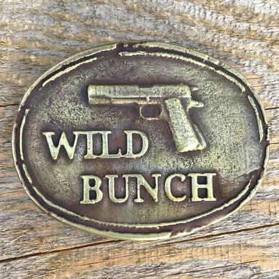 Buckle WILD BUNCH für echte Cowboys. Gefertigt in Handarbeit aus massivem Messing mit antik patinierter Oberfläche. schnallenkunst