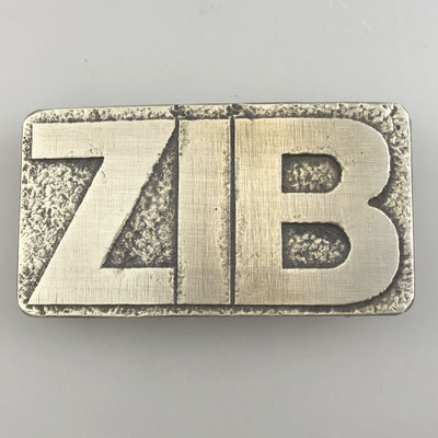 Gürtelschnalle / Buckle mit Firmenlogo, individuell angefertigt aus Neusilber (Alpaka). - schnallenkunst