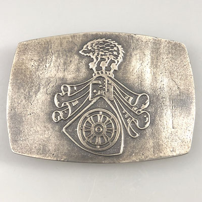 Gürtelschnalle / Buckle mit Familienwappen. Angefertigt in Handarbeit (Sandgussverfahren) nach Kundenwunsch. - schnallenkunst
