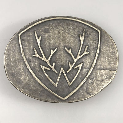 Anfertigung von Gürtelschnalle / Buckle als Geburtstaggeschenk. Die Vorlage kam von der Kundin. Gefertigt wurde im Sandgussverfahren aus Neusilber (Alpaka), die Oberfläche wurde antik patiniert. - schnallenkunst