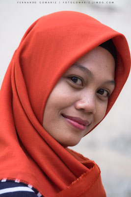 Chica musulmana / Muslim girl. Taman Sari. Yogyakarta. Central Java. Indonesia 2018