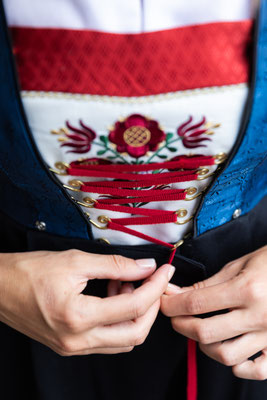 Trachten Schneiderin - Detailaufnahme