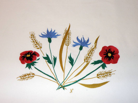 L'Atelier de Couture Nadine GRATACAP. Broderie au Lunéville sur un drap en métis.