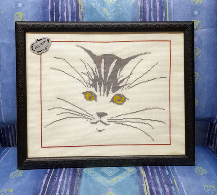 L'Atelier de Couture Nadine GRATACAP. Cadre "Chat". Broderie point de croix faite main. 33*27cm. Prix 54€.