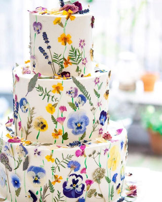 Wedding Cake fleuri et romantique