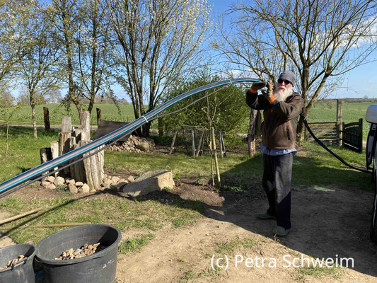 Foto: Petra Schweim - Gartenbrunnen und Technik