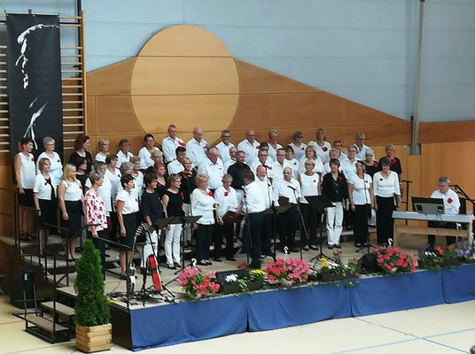 Großziethener Scheunenchor zusammen mit dem Gemischten Chor Mahlow