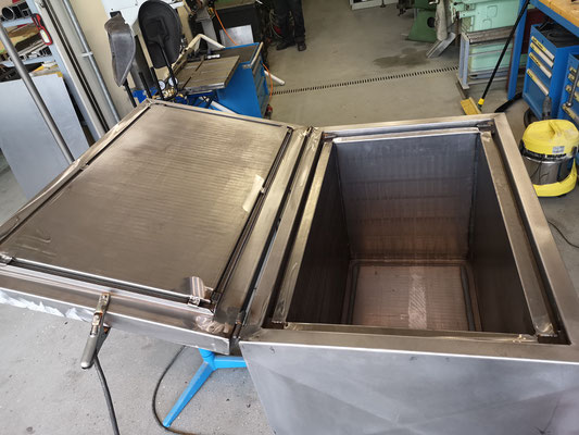 metallisch 14 Glutcontainer