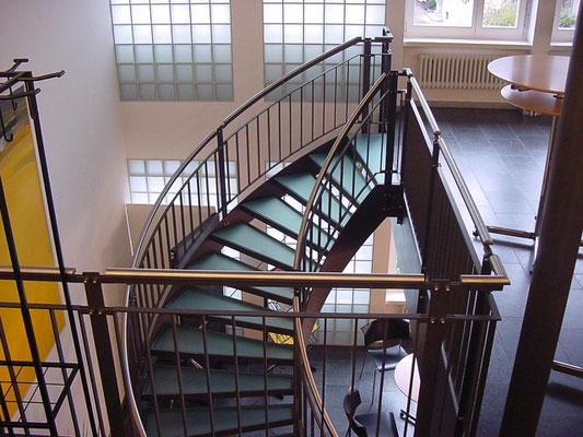 metallisch 10 - Treppe, Wangentreppe-Wendeltreppe Glasstufen Tritte Chromstahl Handlauf Staketengeländer 