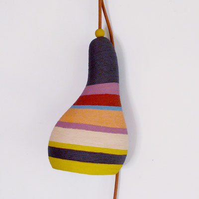 LAMPE+rose-lampe=rayure-lampe=multicolore-suspension-luminaire-lustre+design-sarah+morin-peintures+ressources-fabrication+francaise-compiègne-hautS+DE+FRANCE-design-lampe+ecologique-calebasse-lampe+calebasse