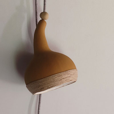 lampe-lampe+poetique-lampe+baladeuse-suspension-createur-francais-fabrication-francaise-made-in-france-sarah+morin-design-luminaire-couleur-artisanat-decoration+wabisabi