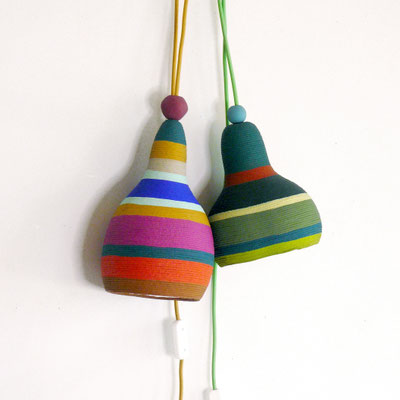 LAMPE+rose-lampe=rayure-lampe=multicolore-suspension-luminaire-lustre+design-sarah+morin-peintures+ressources-fabrication+francaise-compiègne-hautS+DE+FRANCE-design-lampe+ecologique-calebasse-lampe+calebasse
