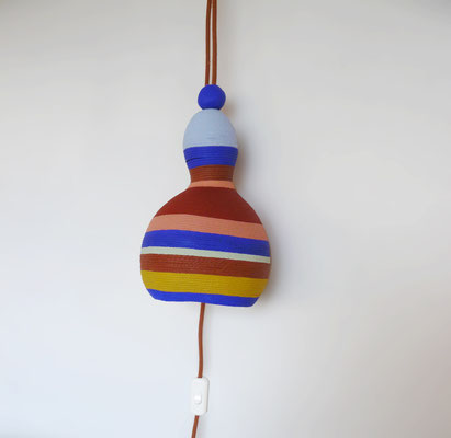 LAMPE+rose-lampe=rayure-lampe=multicolore-suspension-luminaire-lustre+design-sarah+morin-peintures+ressources-fabrication+francaise-compiègne-hautS+DE+FRANCE-design-lampe+ecologique-calebasse-lampe+calebasse