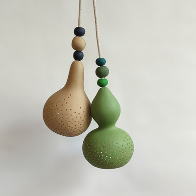 LAMPE+rose-lampe=rayure-lampe=multicolore-suspension-luminaire-lustre+design-sarah+morin-peintures+ressources-fabrication+francaise-compiègne-hautS+DE+FRANCE-design-lampe+ecologique-calebasse-lampe+calebasse