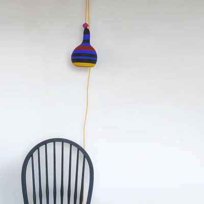 LAMPE+BALADEUSE-suspension-lampe-fabrication+francaise-lumainaire-lampe+design-sarah+morin-calebasse-suspension+multiple-lampe+creative-luminaire+couleur-maison+creative-lampe+designer-Lampe+écologique-peintures+ressources-bleu-lampe+bleu
