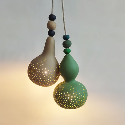 LAMPE+rose-lampe=rayure-lampe=multicolore-suspension-luminaire-lustre+design-sarah+morin-peintures+ressources-fabrication+francaise-compiègne-hautS+DE+FRANCE-design-lampe+ecologique-calebasse-lampe+calebasse