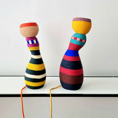 lampe à poser Movida ! lampe de table réalisées aves des gourdes calebasses cultivées en france puis mises en couleurs, pièces uniques nuléroté, design d'exception