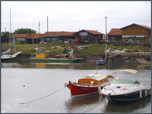 Le port ostréicole de la La Teste de Buch et ses bateaux (Bassin d'Arcachon)