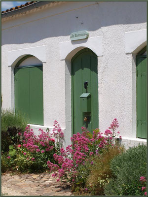 Ruelle et maison à Talmont-sur-Gironde (Charente-Maritime) 