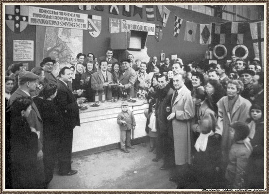 Foire agricole Paris - Stand avec André Dassary (chanteur adulé de l'époque)