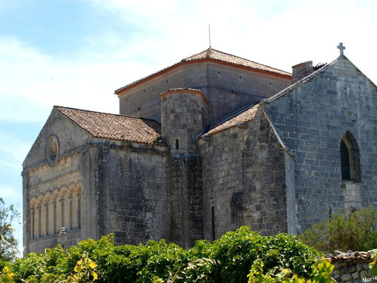 L'église Sainte Radegonde à Talmont-sur-Gironde vue depuis la Promenade des Remparts (Charente-Maritime)