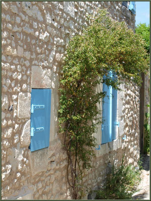 Maison et ruelle à Talmont-sur-Gironde (Charente-Maritime) 