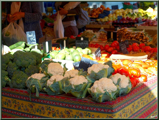 Marché de Provence, lundi matin à Bédoin, Haut Vaucluse (84), étal de légumes