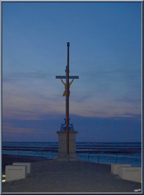 La Jetée du Christ et la Croix des Marins de nuit 