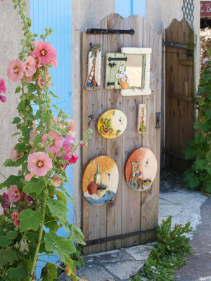 Boutique dans une ruelle à Talmont-sur-Gironde (Charente-Maritime) 