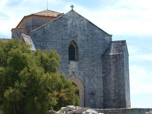 L'église Sainte Radegonde à Talmont-sur-Gironde vue depuis la Promenade des Remparts (Charente-Maritime)