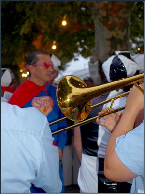 En avant la musique avec une Bandas aux Fêtes du Port à La Teste de Buch (Bassin d'Arcachon)