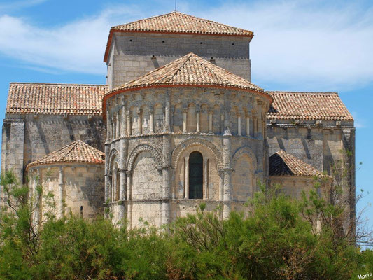 L'église Sainte Radegonde à Talmont-sur-Gironde vue depuis la Promenade des Remparts (Charente-Maritime)