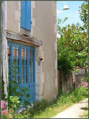 Ruelle et maison à Talmont-sur-Gironde (Charente-Maritime) 