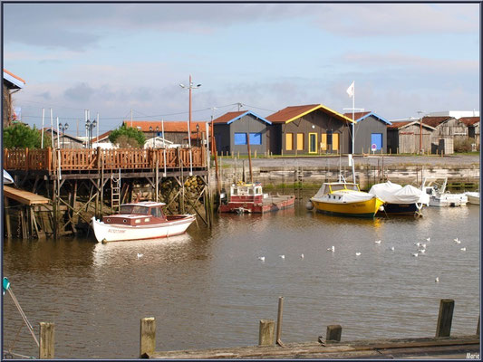Port de Larros : cabanes, bateaux et mouettes 