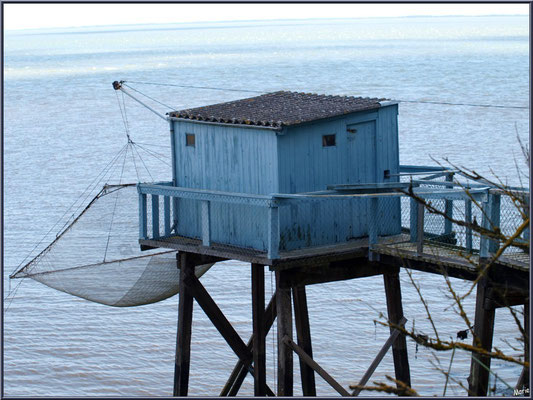 Un carrelet à ponton en bord de la Gironde à Talmont-sur-Gironde (Charente-Maritime)