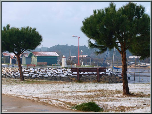 Entrée du port plaisance, en habit neigeux (février 2012)