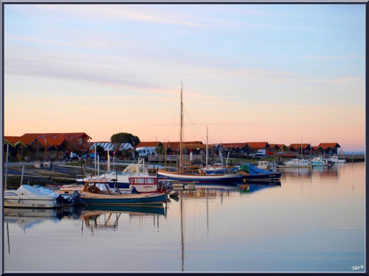 Port de Larros au soleil couchant