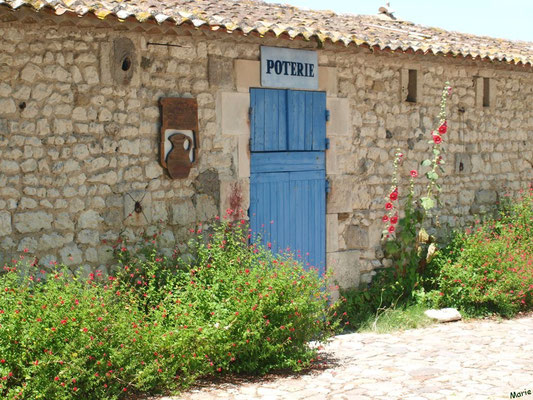 Boutique dans une ruelle à Talmont-sur-Gironde (Charente-Maritime) 