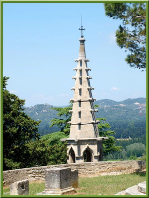 Clocher et vue panoramique sur le paysage