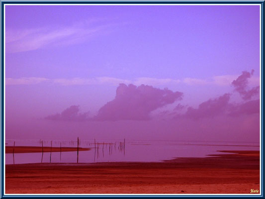 Soleil couchant sur le Bassin et le chenal d'entrée au port