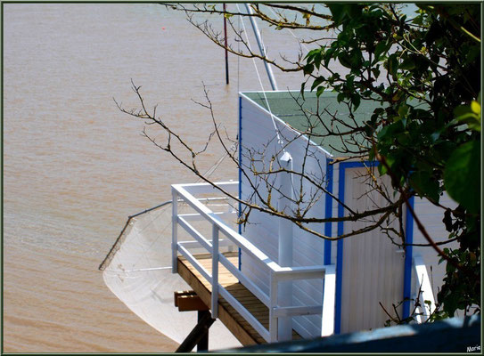 Un carrelet à ponton en bord de la Gironde à Talmont-sur-Gironde (Charente-Maritime) 