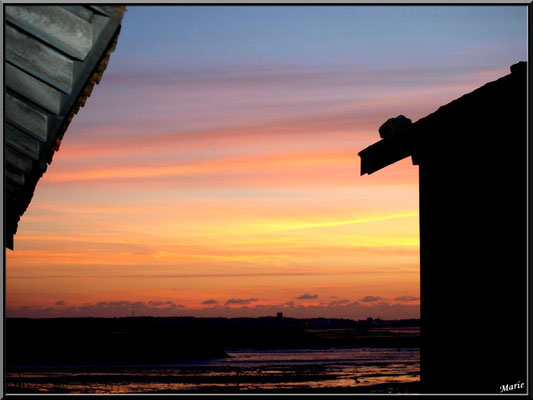 Coucher de soleil entre les cabanes, en juillet