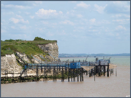 Carrelets à ponton en bord des falaises du Caillaud et de la Gironde à Talmont-sur-Gironde (Charente-Maritime) 