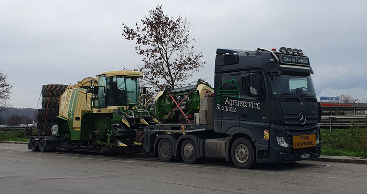 Transport Krone Feldhäcksler nach Ungarn